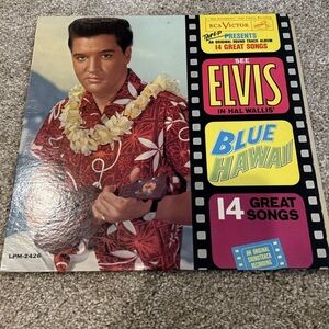 ELVIS IN HAL WALLIS' BLUE HAWAII 14 GREAT SONGS VINYL LPM-2426 (DDX50)